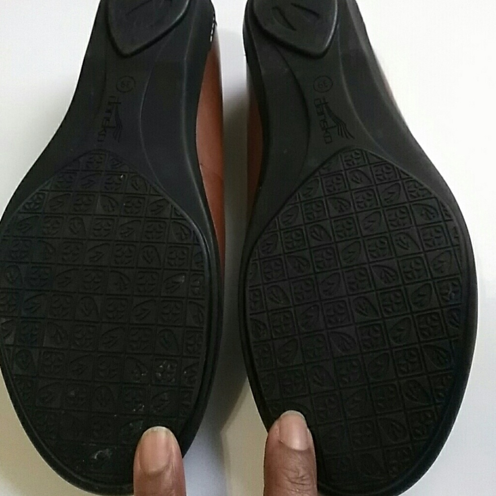 Shoes - Picture 3 of 4